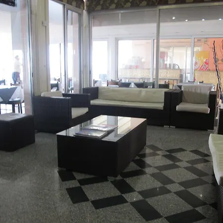 Mackenzie Larnaca